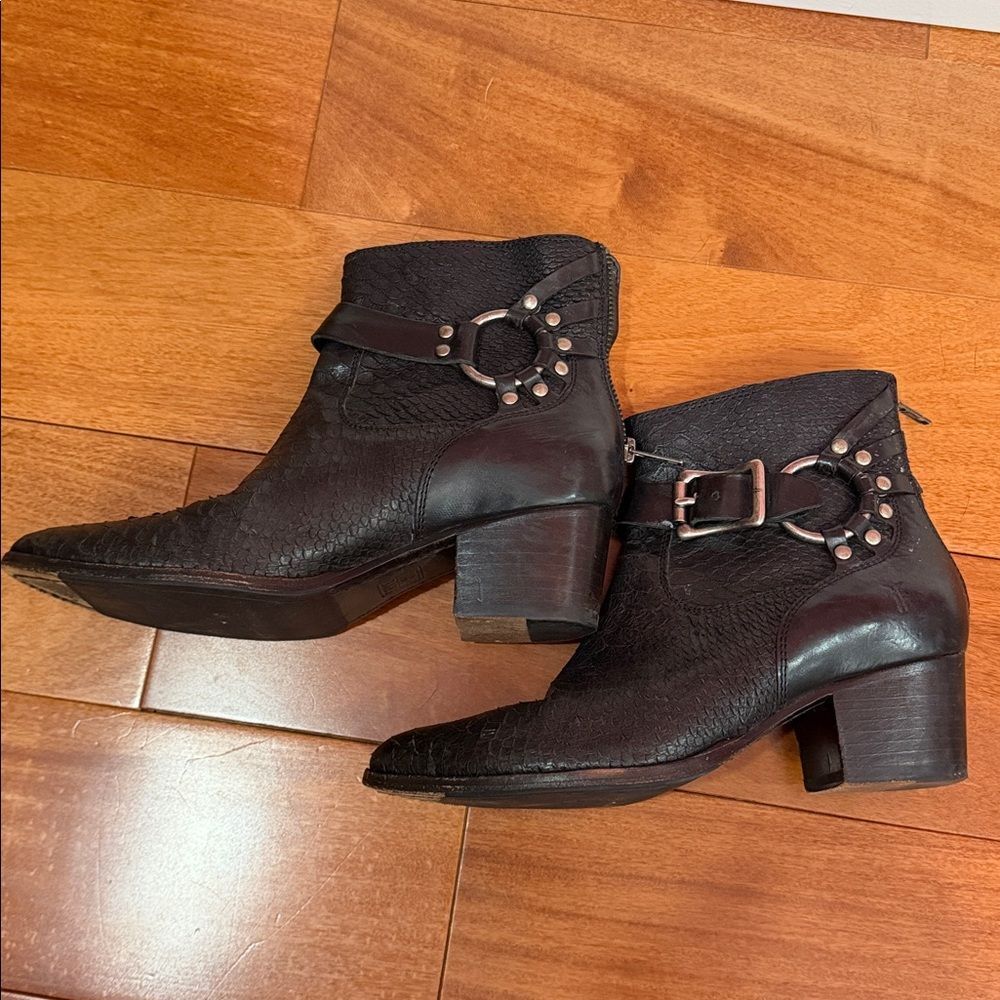 Frye Women's Black Zoe Ring Short Smooth Full Grain/Snakeskin Boots Size 6.5 - Picture 5 of 12